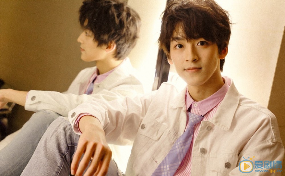 何洛洛個人資料簡介 何洛洛演藝經歷 何洛洛寫真圖片