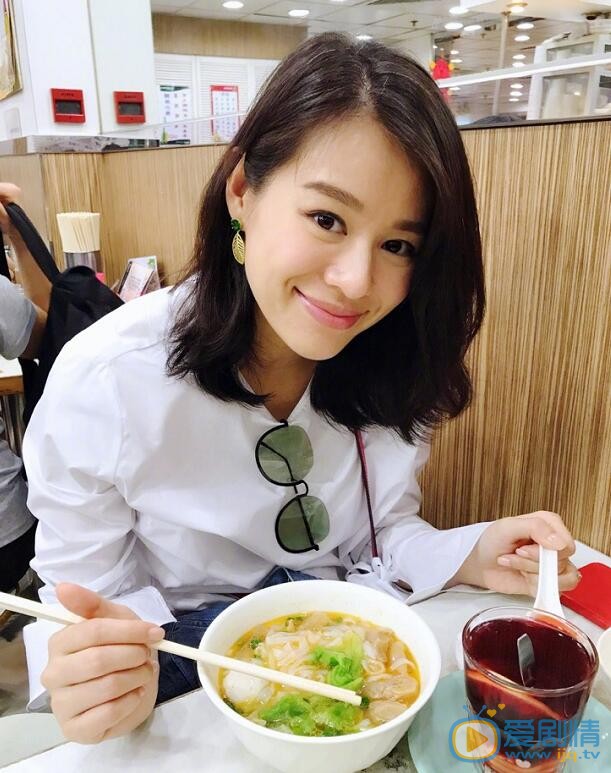  那年花開月正圓胡詠梅是誰演的？胡詠梅扮演者胡杏兒個人資料及生活寫真照欣賞