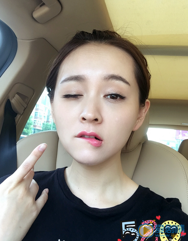 孤芳不自賞張貴妃是誰演的？張貴妃扮演者鄧莎個人資料簡介