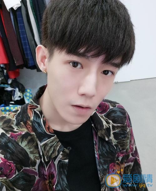 鳳囚凰何戢是誰演的？鳳囚凰何戢扮演者朱戩個人資料、寫真及生活照欣賞