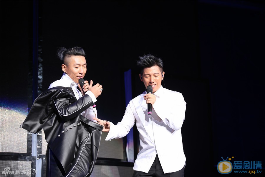 陳羽凡個人資料簡介 陳羽凡和胡海泉演唱會演出照