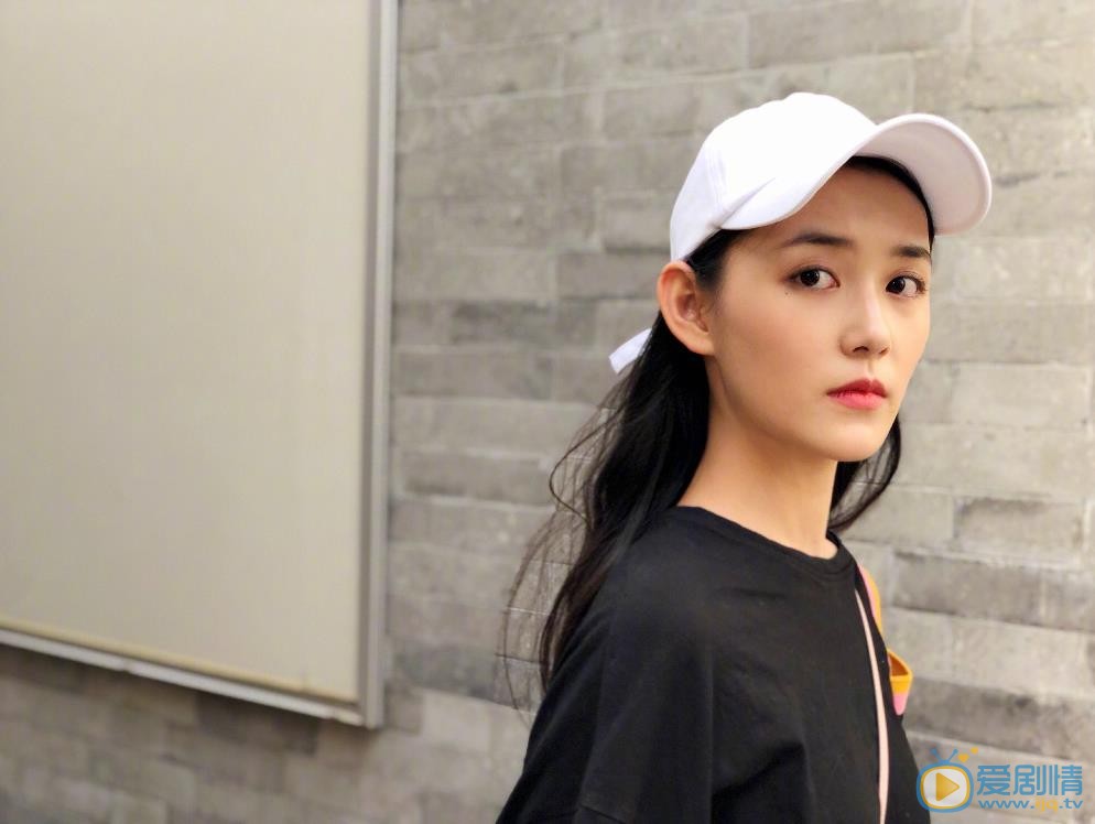 天坑鷹獵小紅果是誰演的？小紅果扮演者蔣依依個人資料、寫真及生活照欣賞