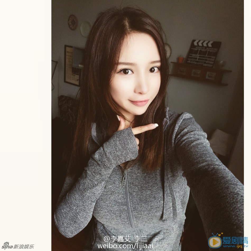 喬任梁前女友李嘉艾海量私照流出，身材傲人臉蛋漂亮。曾曬與喬任梁微信聊天記錄