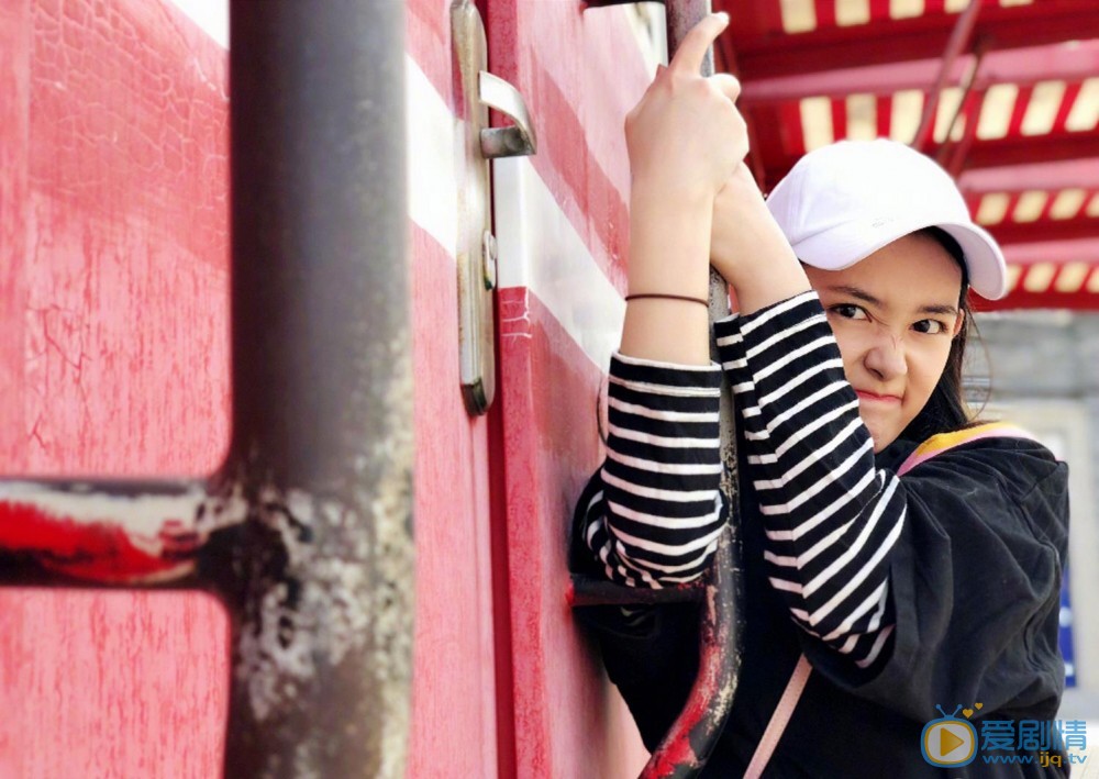 天坑鷹獵小紅果是誰演的？小紅果扮演者蔣依依個人資料、寫真及生活照欣賞