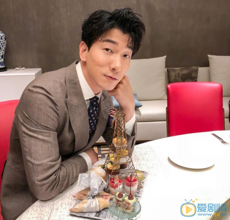 鳴鴻傳沈十五是誰演的？沈十五扮演者張亮個人資料、寫真及生活照欣賞 張亮參演的電影