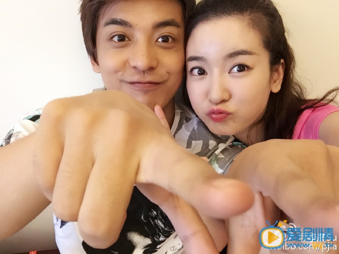 李晟和男友李佳航七夕秀恩愛