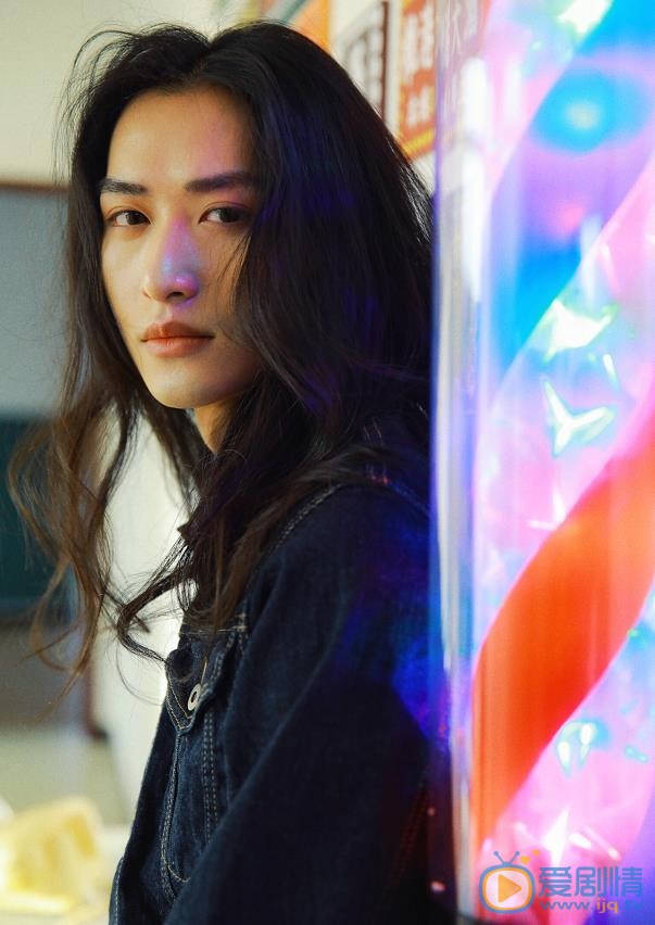 橙紅年代衛子阡是誰演的？衛子阡扮演者胡瀟靈個人資料、寫真及生活照欣賞