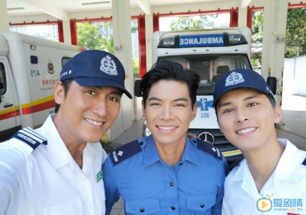 跳躍生命線中卓家傑和卓家俊什麼時候立志要當救護員?卓家傑和卓家俊投考救護員的原因是什麼?