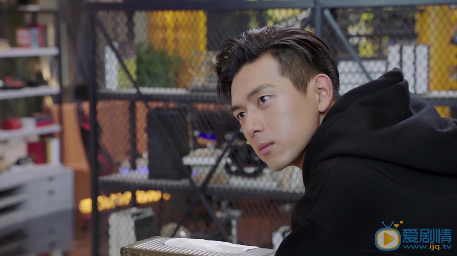 親愛的熱愛的韓商言為什麼要退出索羅戰隊？他為什麼要退役？