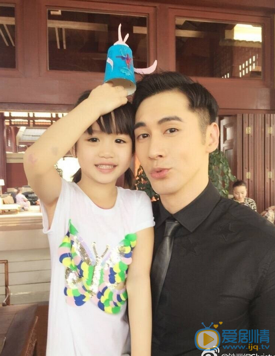 張倫碩與鍾麗緹小女兒生活照