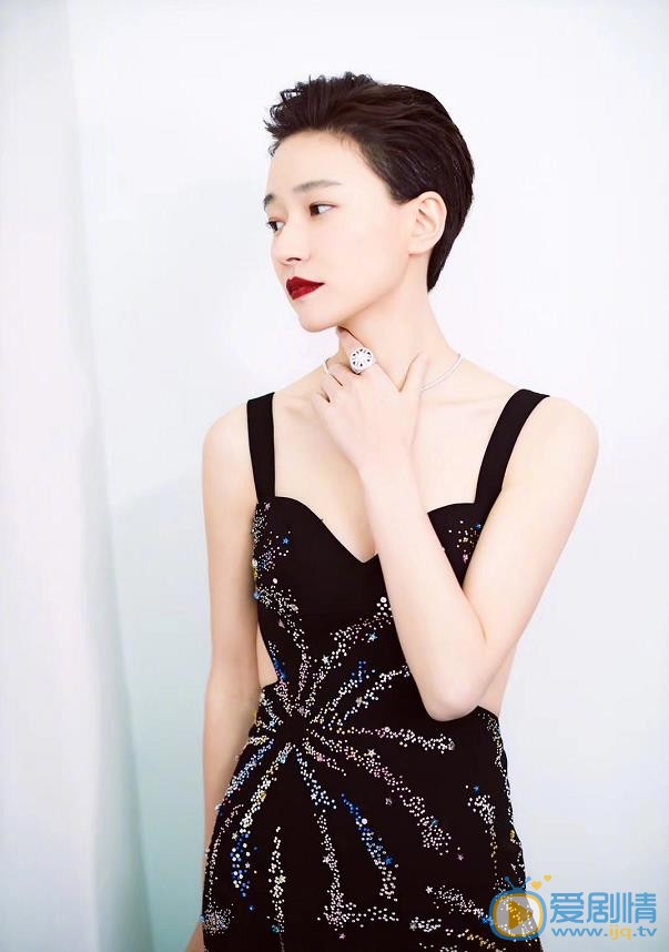 愛情進化論鹿飛師姐是誰飾演的？鹿飛師姐扮演者焦俊艷個人資料、寫真及生活照欣賞