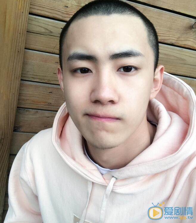 獨步天下布占泰是誰演的?布占泰扮演者晏紫東個人資料及生活寫真照欣賞