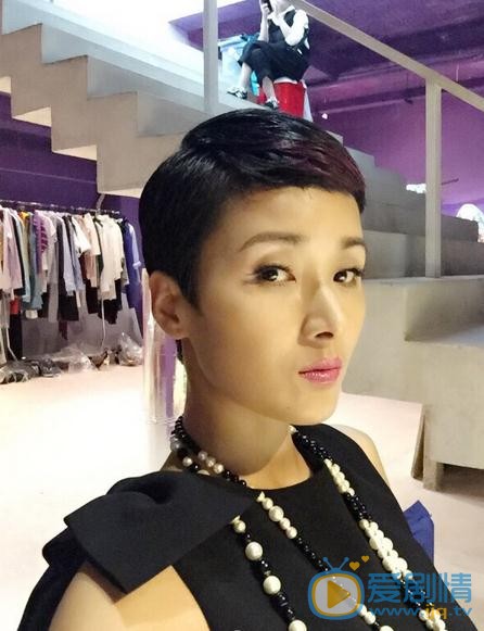 騾子和金子花姑是誰扮演的?花姑扮演者黃曼個人資料、寫真及生活照欣賞