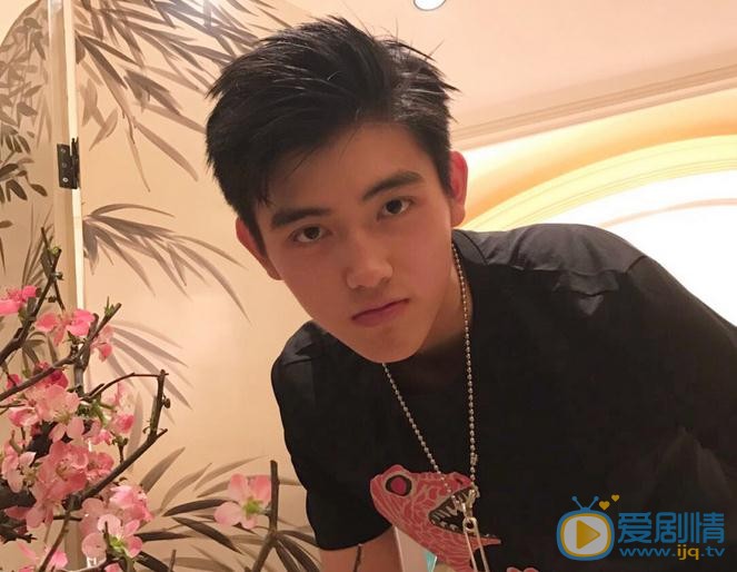 將夜寧缺是誰扮演的?將夜寧缺扮演者陳飛宇個人資料、寫真及生活照欣賞