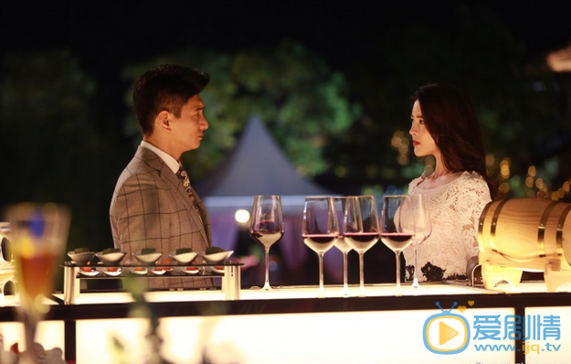  一粒紅塵齊唐喜歡林薇薇嗎？林薇薇和齊唐是什麼關係？