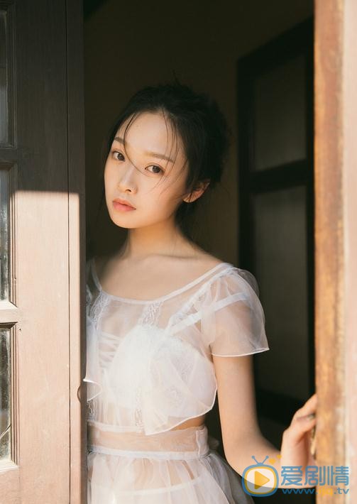 依莎個人資料簡介 依莎寫真