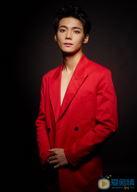 秦勇個人資料簡介 秦勇演藝經歷 秦勇紅衣寫真