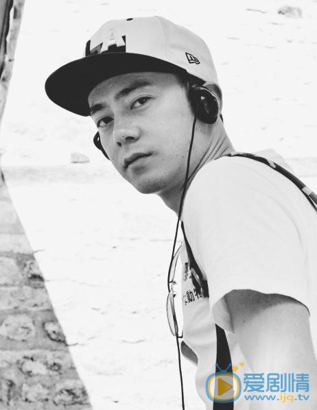 生逢燦爛的日子老四是誰演的?老四扮演者曲哲明個人資料、寫真及生活照欣賞