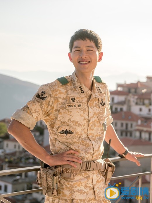 宋仲基個人資料簡介 宋仲基《太陽的後裔》劇照