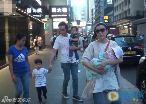 陳豪個人資料簡介 陳豪夫婦全家福合照