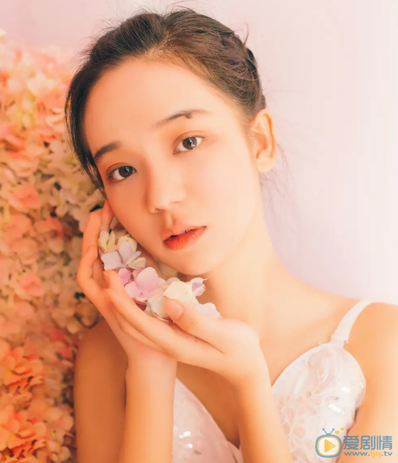 黃婧儀個人資料簡介 黃婧儀演藝經歷 黃婧儀寫真圖片