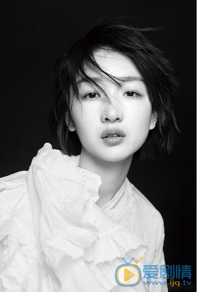 周冬雨雙眼皮是割的嗎？周冬雨前後照片對比揭秘