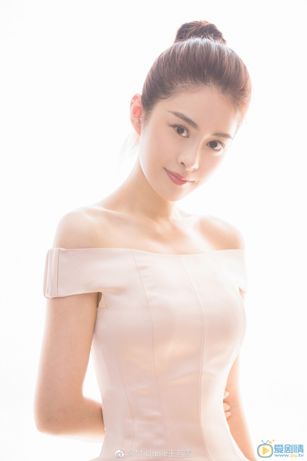 無法擁抱的你李藍汐是誰演的?李藍汐扮演者王若雪個人資料及生活寫真照欣賞