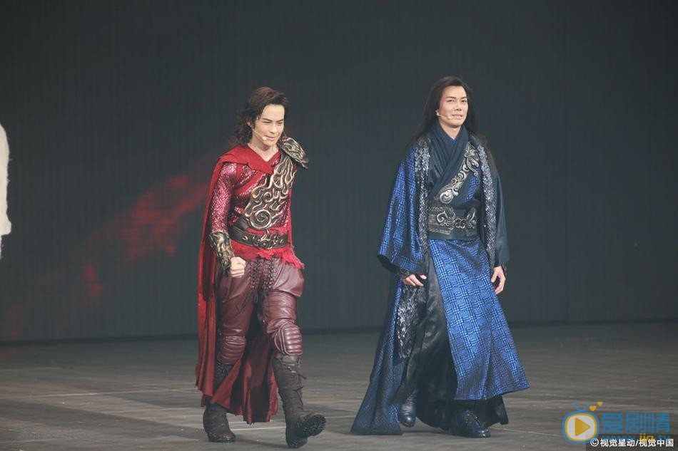 謝天華個人資料簡介 謝天華舞台劇《風雲》劇照