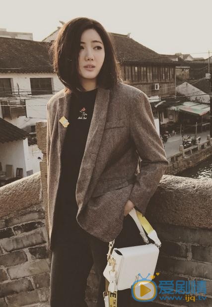 警花與警犬之再上征程顧依依是誰演的？顧依依扮演者李晨熙個人資料、寫真及生活照欣賞