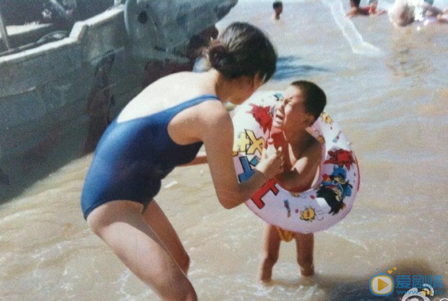 林更新小時候和他媽媽合照