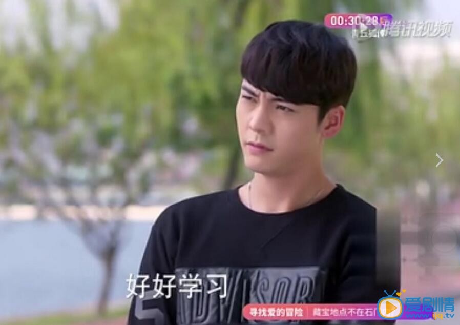 因為愛情有幸福陳偉霆和唐藝昕的那款黑白情侶衛衣是什麼牌子的？