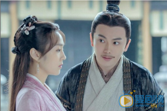 錦衣之下丐叔是由誰飾演的？他是什麼人？