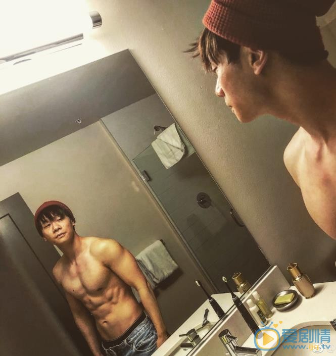 橙紅年代阿瑟是誰扮演的？阿瑟扮演著葉瀏個人資料、寫真生活照