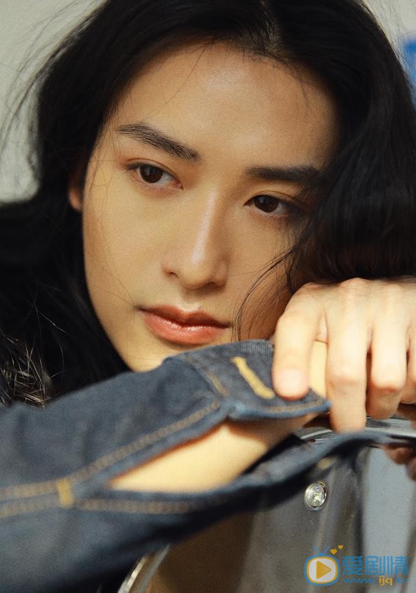 橙紅年代衛子阡是誰演的？衛子阡扮演者胡瀟靈個人資料、寫真及生活照欣賞