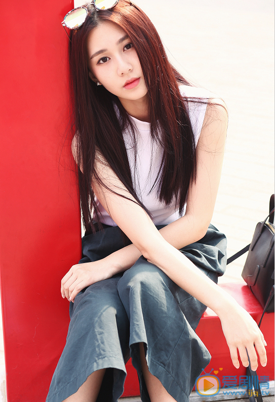  微微一笑很傾城小雨妖妖是誰演的？小雨妖妖扮演者劉穎倫個人資料及寫真生活照欣賞