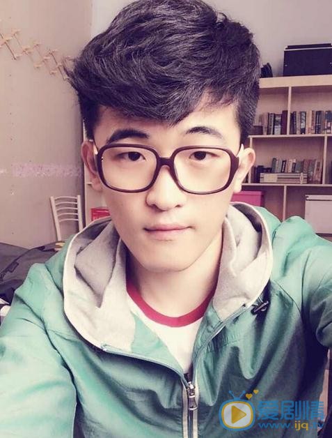 生於70年代王小兵是誰演的？王小兵扮演者姜寒個人資料、寫真及生活照欣賞