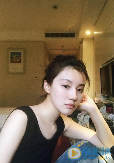 一路繁花相送少年辛辰是誰扮演的？少年辛辰扮演者王鶴潤個人資料、寫真及生活照欣賞