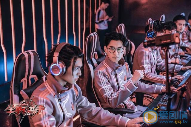 全職高手肖時欽為什麼要加入嘉世戰隊？