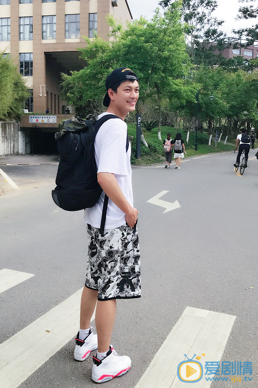  上古情歌坤卜是誰演的？坤卜扮演者劉帥良個人資料及寫真生活照欣賞