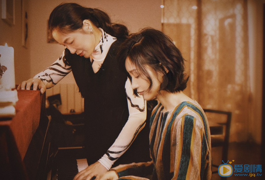 田沅個人資料簡介 田沅家庭背景情況 田沅與媽媽合照圖片