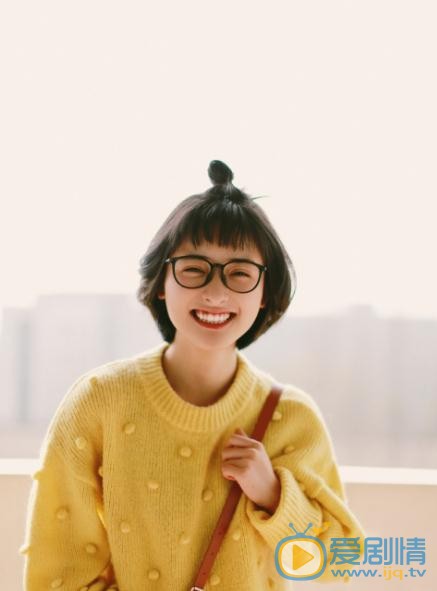 致我們單純的小美好陳小希是誰演的？陳小希扮演者沈月個人資料、寫真及生活照欣賞