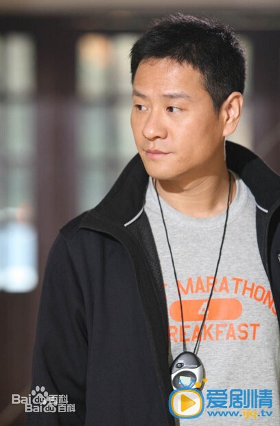 左手劈刀龍飛在現實生活中結婚了嗎？他的老婆是誰？