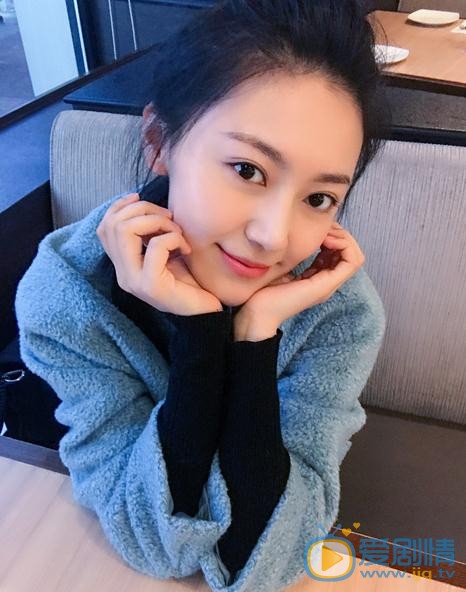 醉玲瓏朵霞是誰演的？醉玲瓏朵霞扮演者黃夢瑩個人資料、寫真及生活照