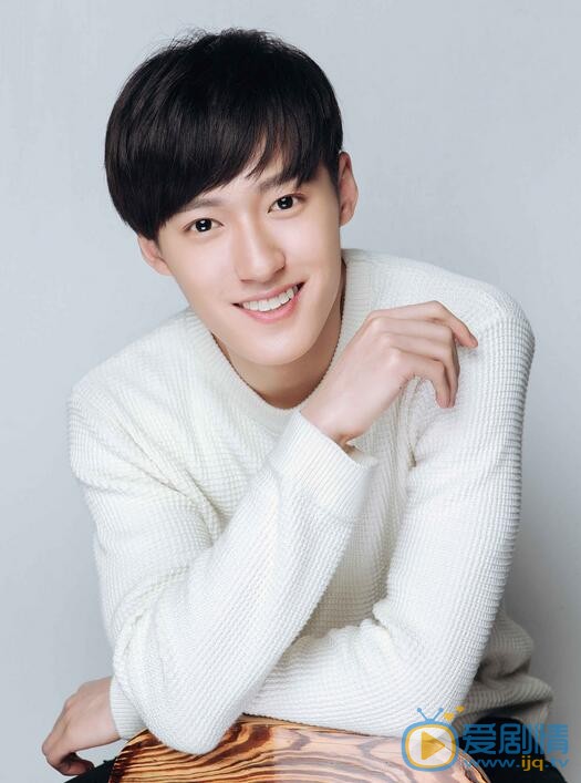 張何昊臻個人資料簡介  張何昊臻個人經歷及家庭背景介紹 張何昊臻寫真圖片照