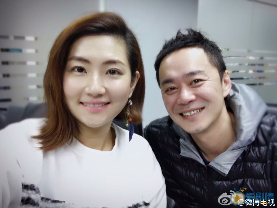 任家萱與老公張承中合影照