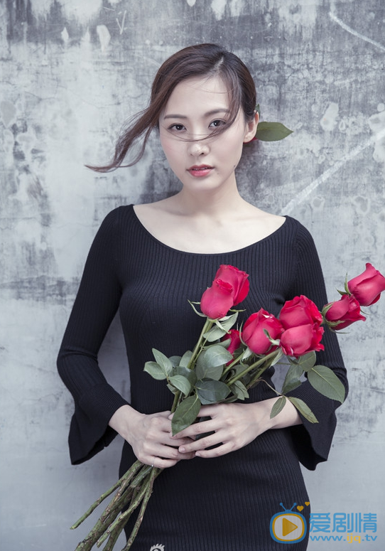  我的前半生薇薇安是誰演的？薇薇安扮演者鄭羅茜個人資料及寫真生活照欣賞