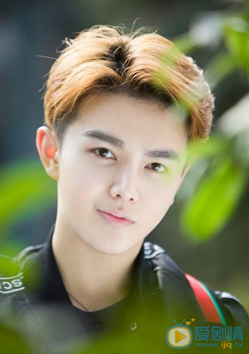 雙世寵妃墨靖軒是誰演的？雙世寵妃墨靖軒扮演者王浩歌個人資料、寫真及生活照欣賞