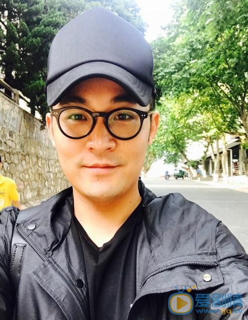 江河水沈亦威是誰演的？江河水沈亦威扮演者張粟個人資料、寫真及生活照欣賞