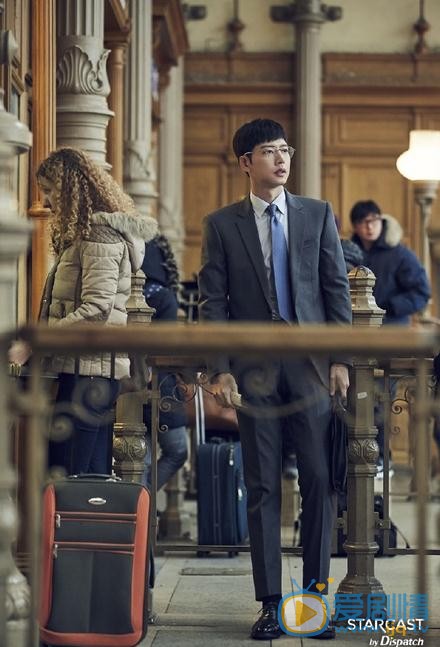 《Man to Man》曝光花絮照 朴海鎮上演多重身份