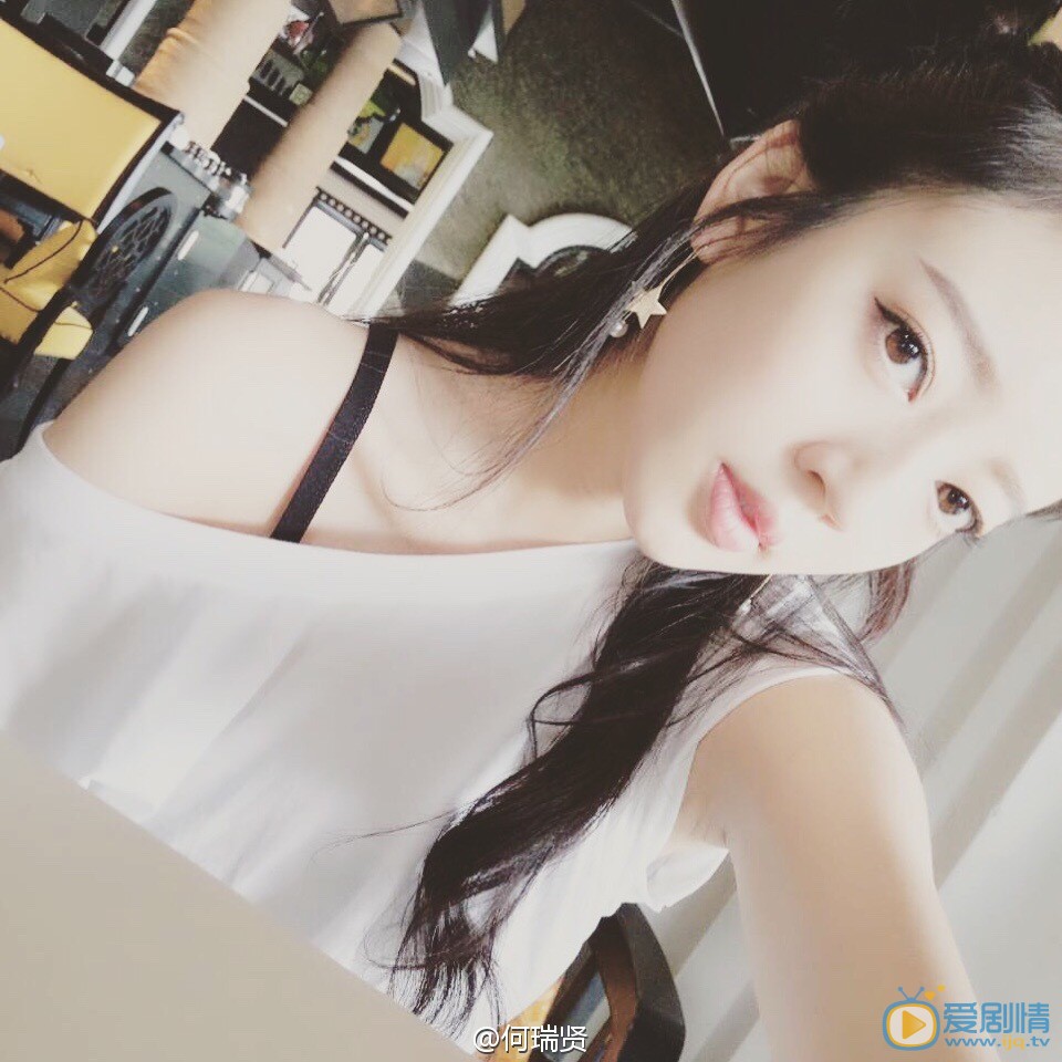 我站在橋上看風景江浴如是誰扮演的？江浴如扮演者何瑞賢個人資料、寫真及生活照欣賞